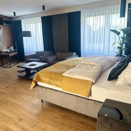 Bed and Breakfast Platinum Budzyn  Экстерьер фото