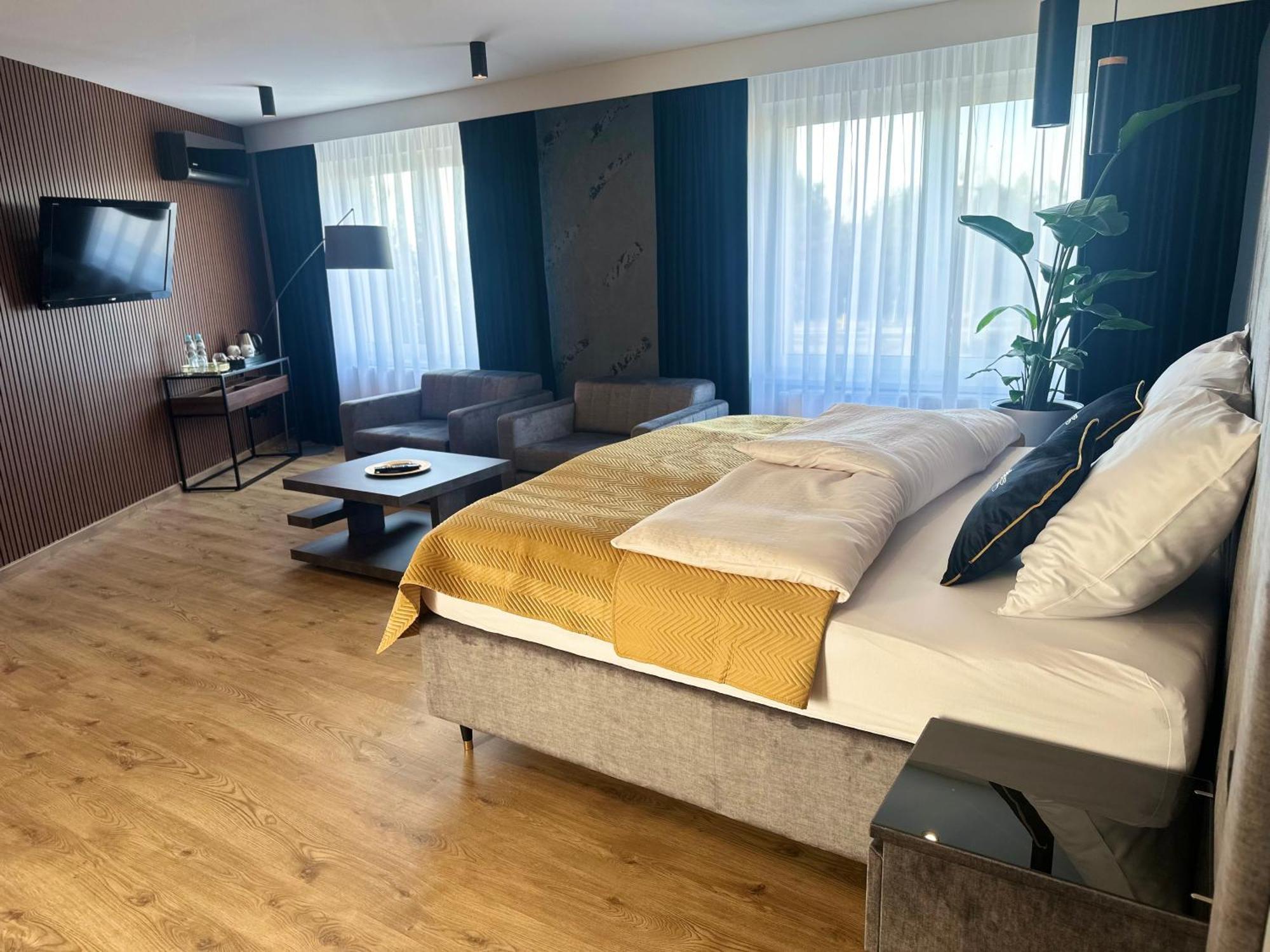 Bed and Breakfast Platinum Budzyn  Экстерьер фото