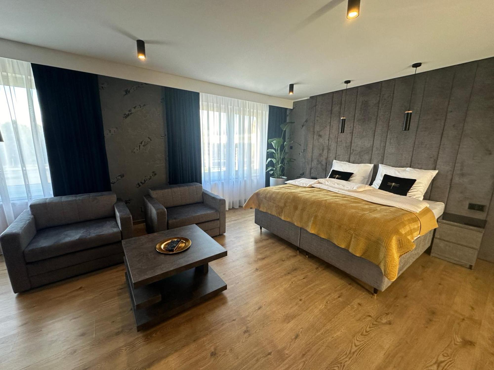 Bed and Breakfast Platinum Budzyn  Экстерьер фото