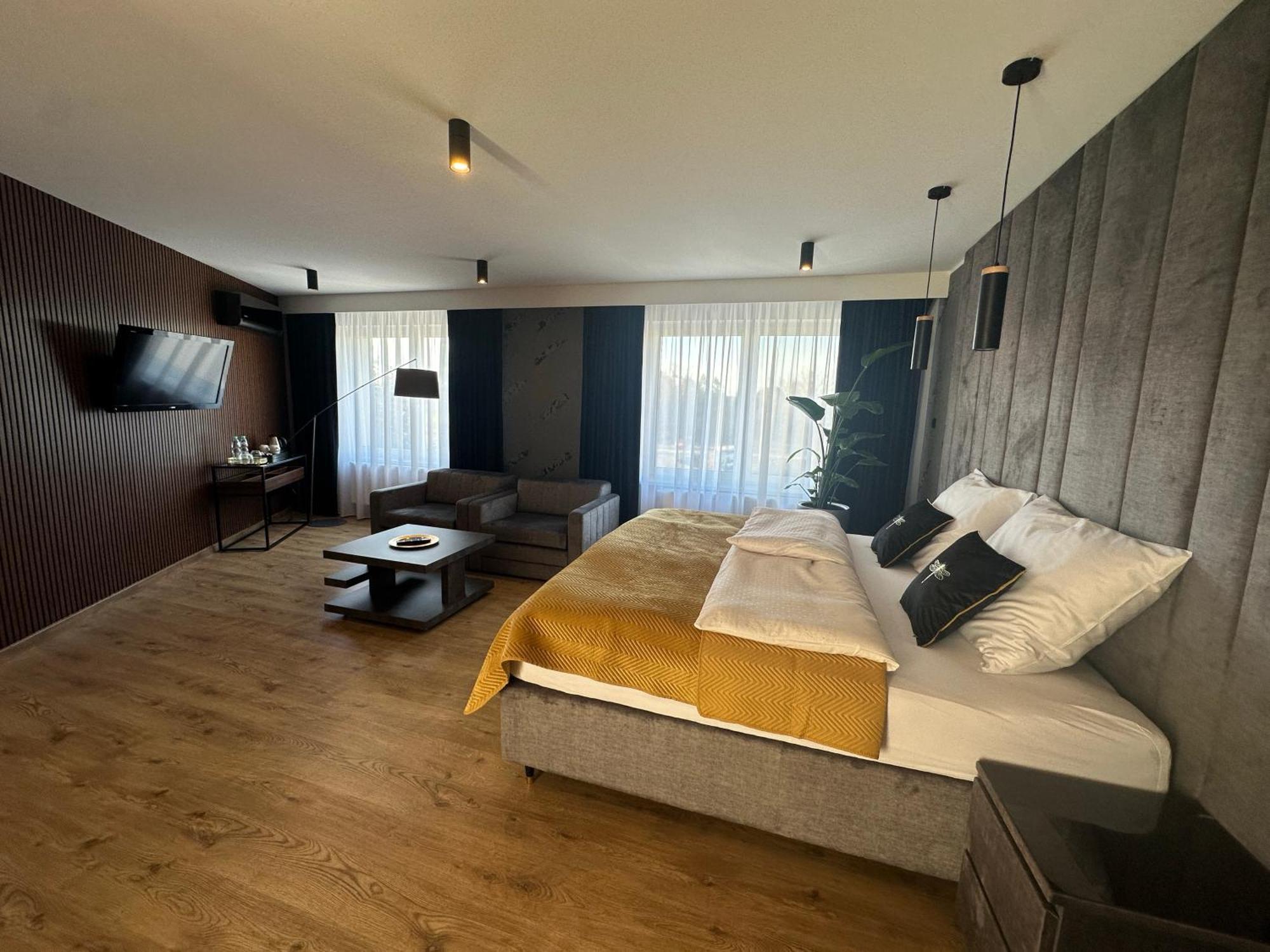Bed and Breakfast Platinum Budzyn  Экстерьер фото